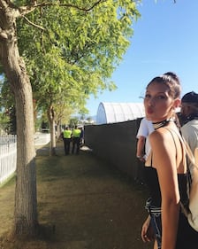 Bella Hadid si mostra in topless 25