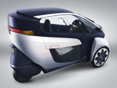 Toyota i-Road, auto e moto si incontrano 3