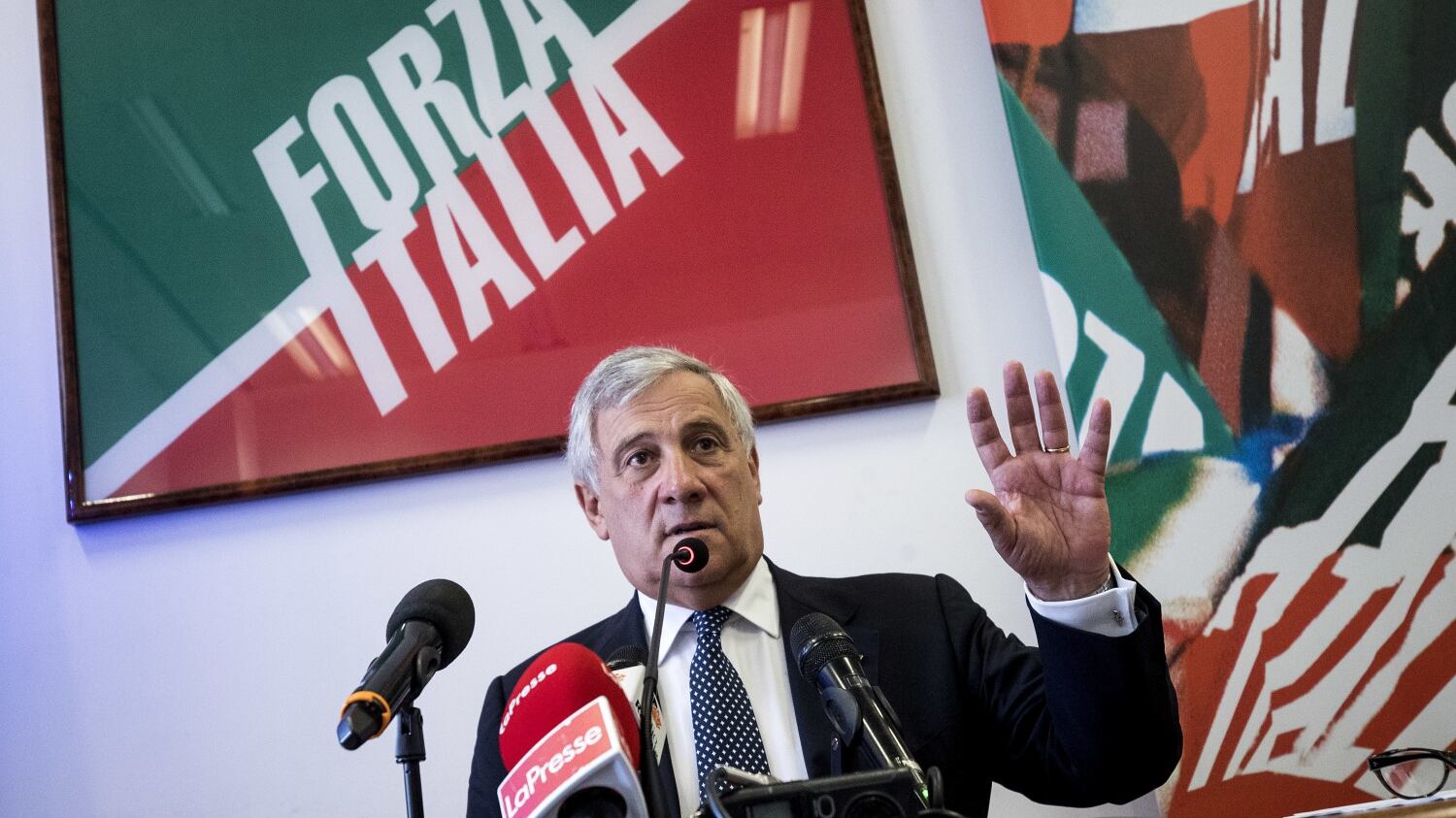 Tajani: "Le purghe ricordano Stalin. La Lega fermi i 5stelle"