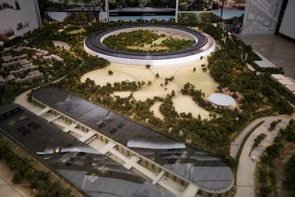 Decolla l'astronave Apple: ecco il plastico del nuovo Campus 6