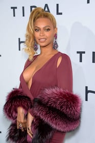 Beyoncé Knowles, seno in vista e scollo mozzafiato a New York 43
