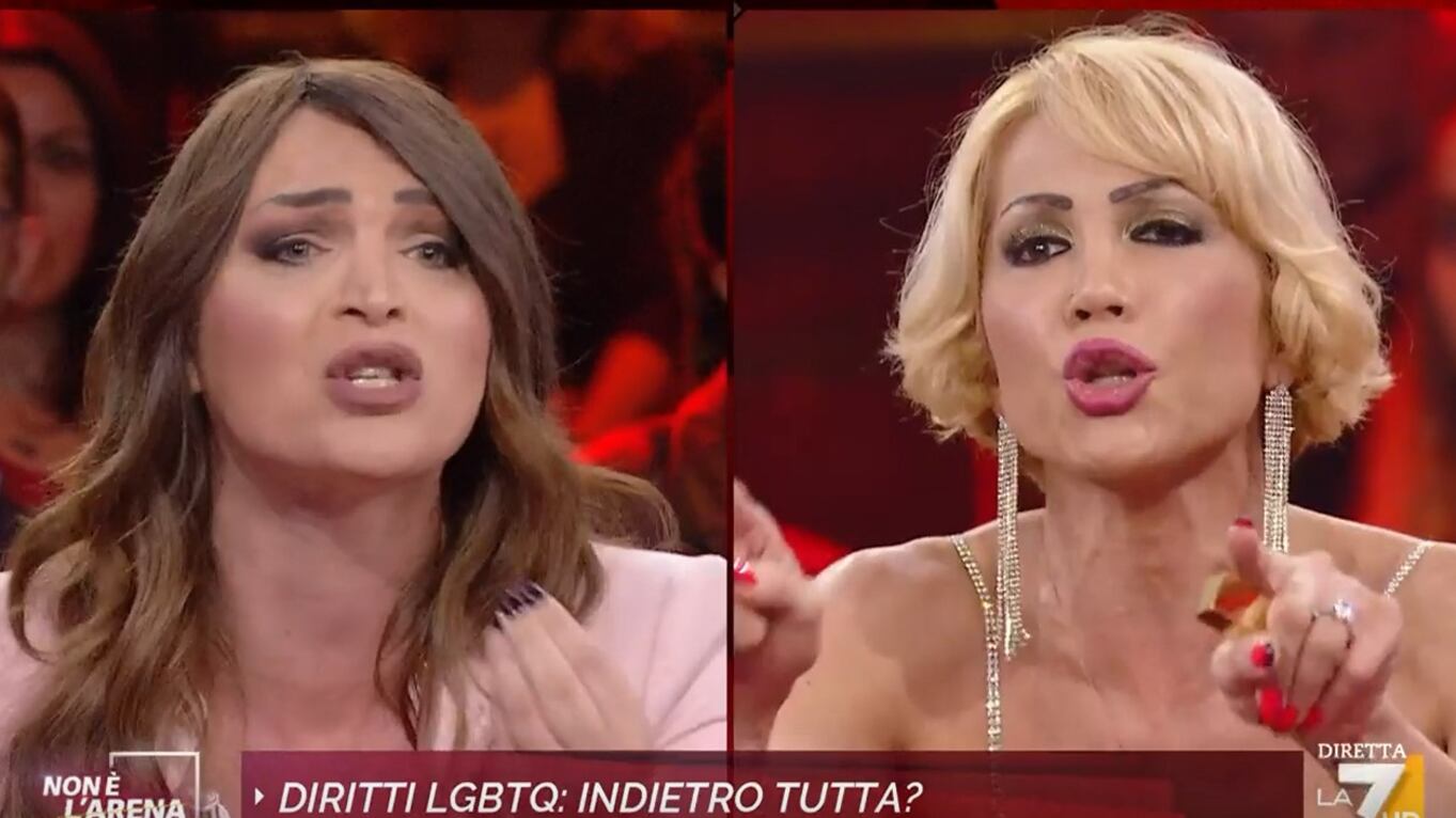 "Sei una schifezza", "Vergognati". Botta e risposta sul gay pride