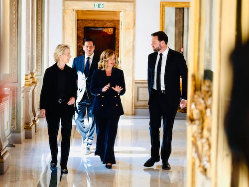 “JD Vance impari da Giorgia Meloni”. La destra Usa guarda al premier italiano