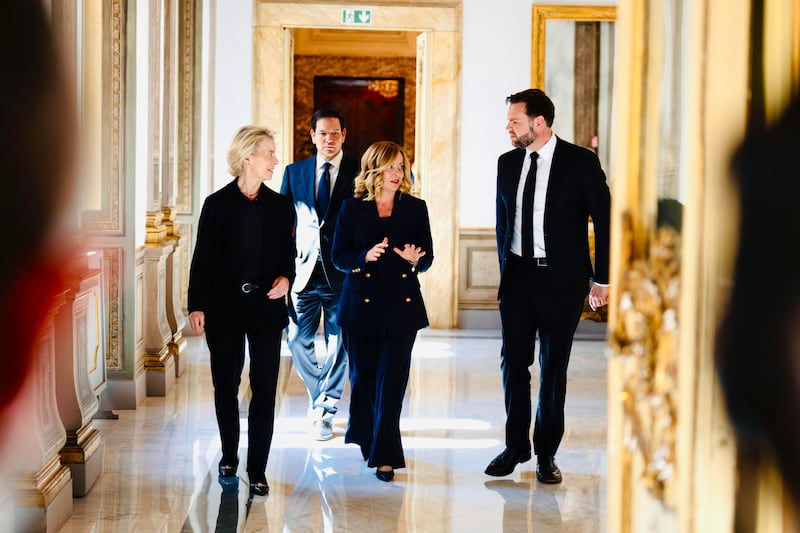 “JD Vance impari da Giorgia Meloni”. La destra Usa guarda al premier italiano