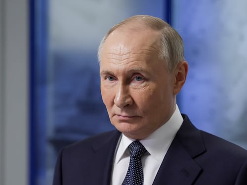 Putin: "Elimineremo gli ucraini". Poi apre all'Ue: "Collaboriamo, ma condotta incoerente"