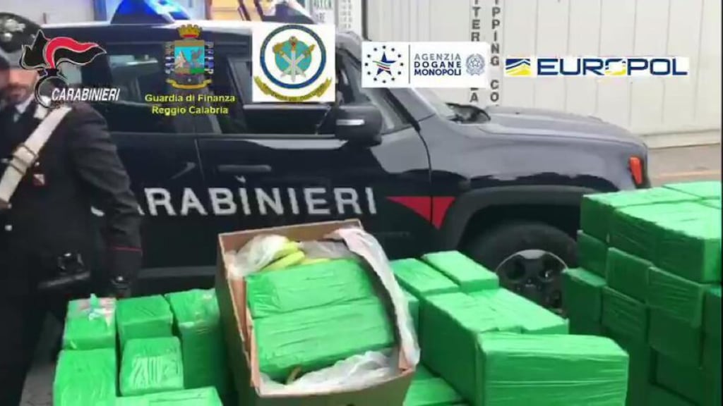 Gioia Tauro, sequestrata tonnellata di cocaina nascosta nelle banane
