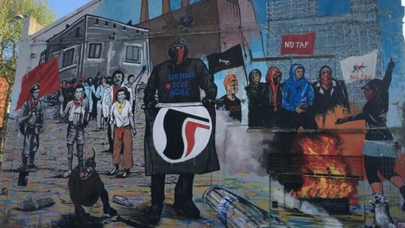 Il graffito minaccia gli agenti "Non si può cancellare, è arte"