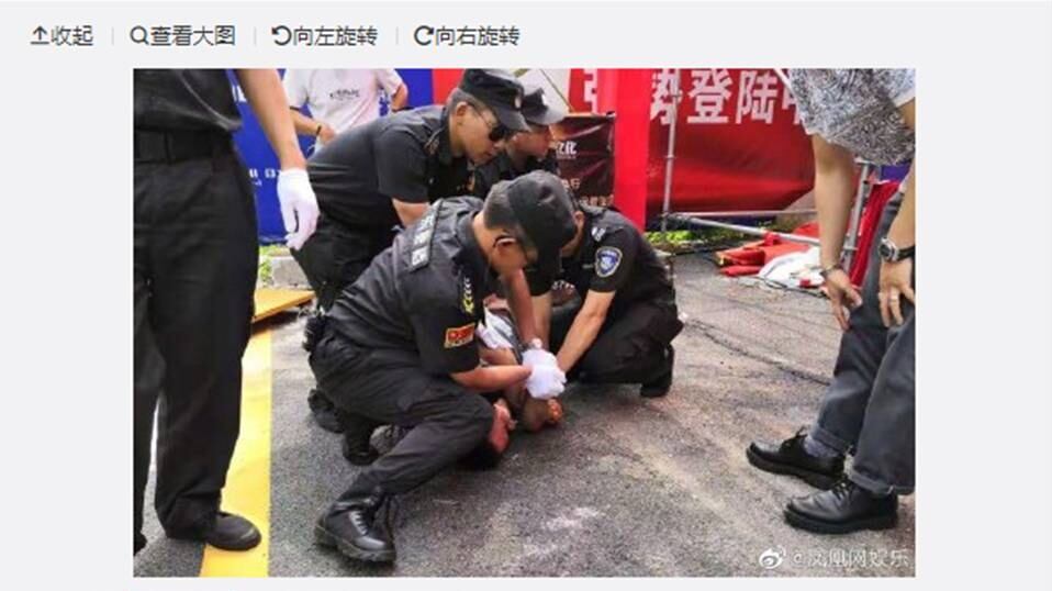 Attore di Ip man e Tomb Raider pugnalato sul palco in Cina