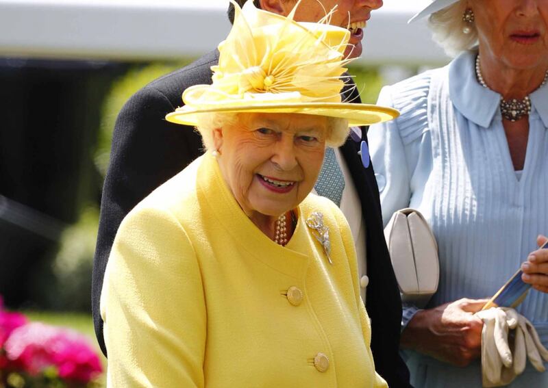 Kate Middleton ed Elisabetta II, stili a confronto 33
