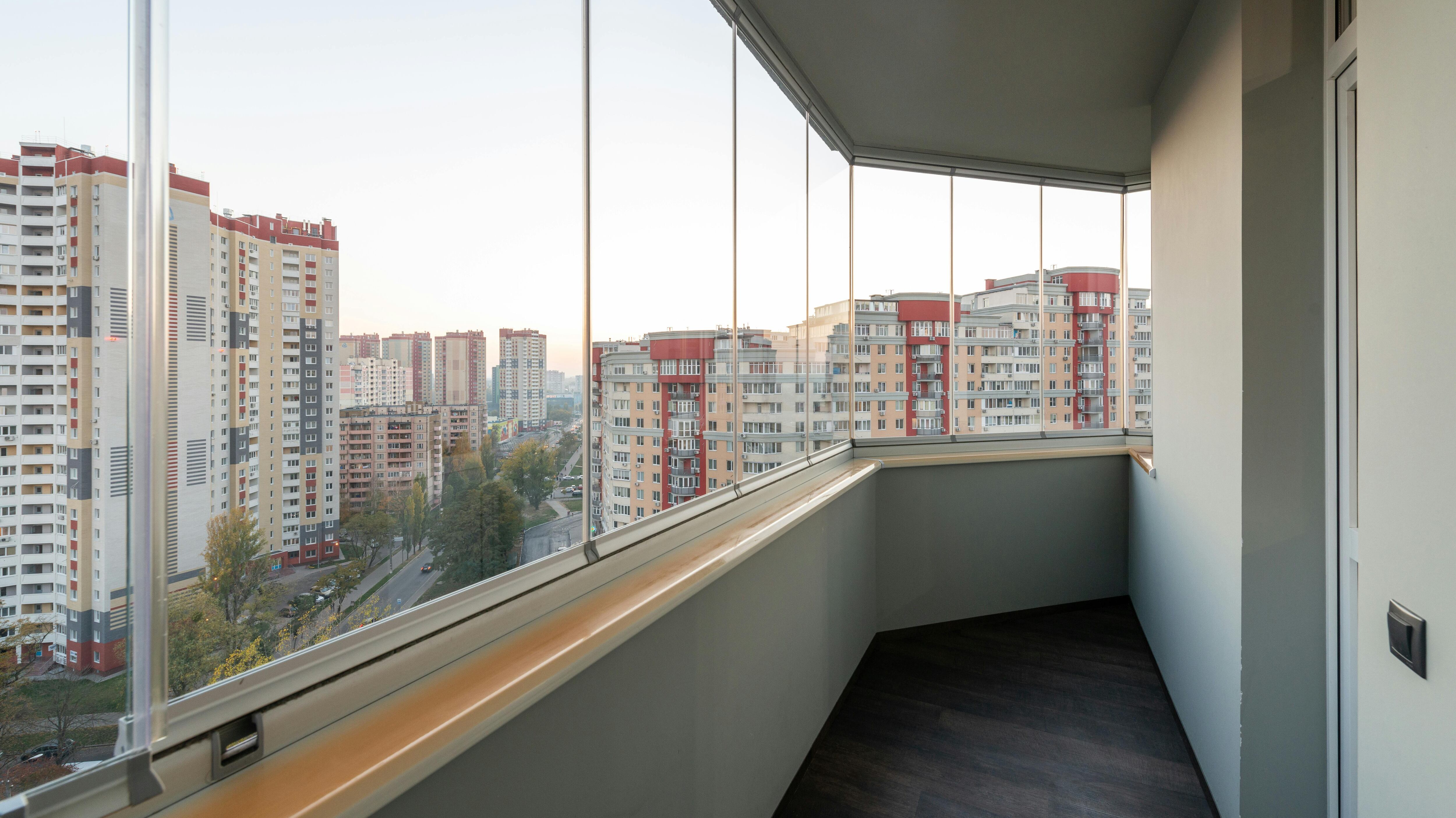 Vetrate panoramiche sui balconi, serve il via libera del regolamento condominiale