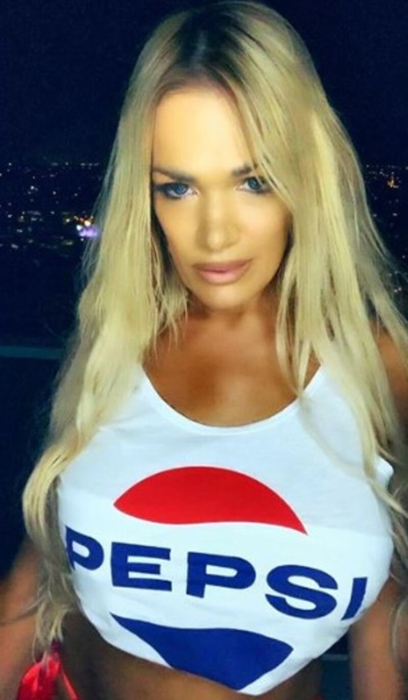 Gina Stewart, le immagini della nonna hot 6
