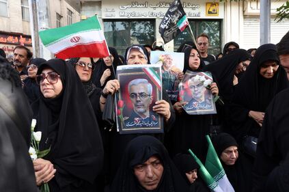 Teheran scende in piazza per i funerali dei "martiri" della guerra dei 12 giorni 3