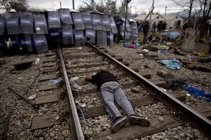 Scontri tra migranti e polizia 4