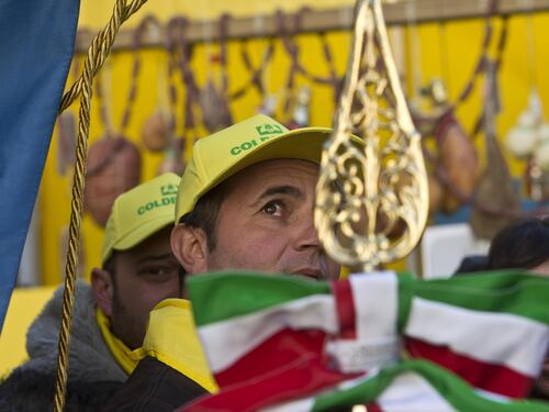 La Coldiretti protesta e i ministri si mettono in coda