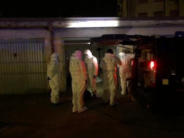 Il sopralluogo dei Ris a casa di Yana Malayko (foto Alessandro Politi)