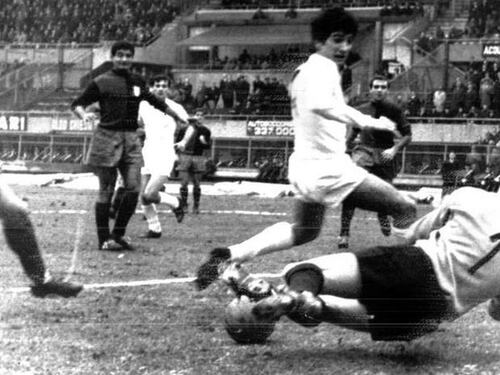 Il battito di Gigi Meroni, la farfalla del calcio italiano