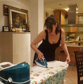 Elisa Isoardi e le foto mentre stira le camicie 3