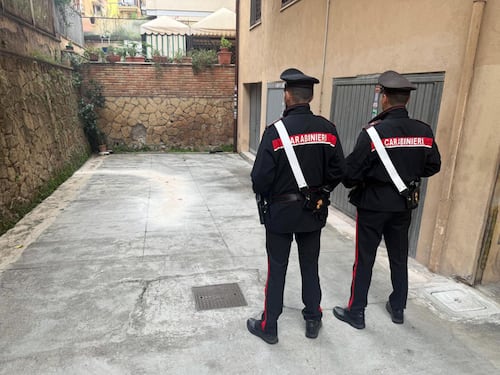 Roma, muore dopo un volo di 12 metri dal B&B. Arrestato il coinquilino