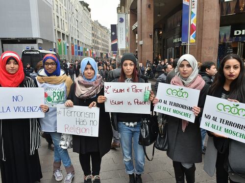 Musulmani a Milano contro il terrore