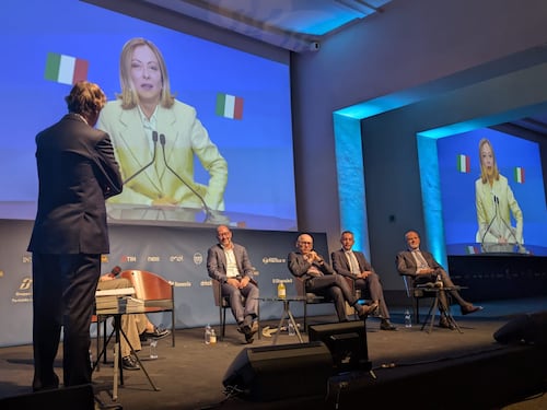 Meloni: "L'indagine? Un danno agli italiani. I giudici vogliono governare"