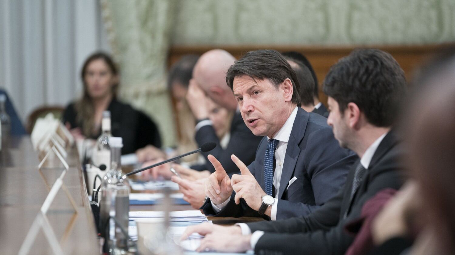 Coronavirus, il governo pensa all'aumento del deficit