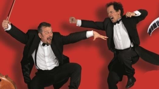Lo strano concerto dei Duel, musicisti acrobatici
