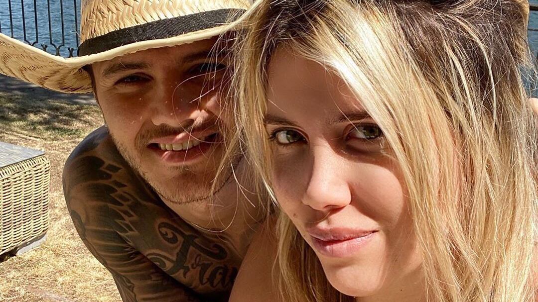 Wanda Nara mostra la sua villa e incassa le critiche. Costanzo: "Essere ricchi non è una colpa"