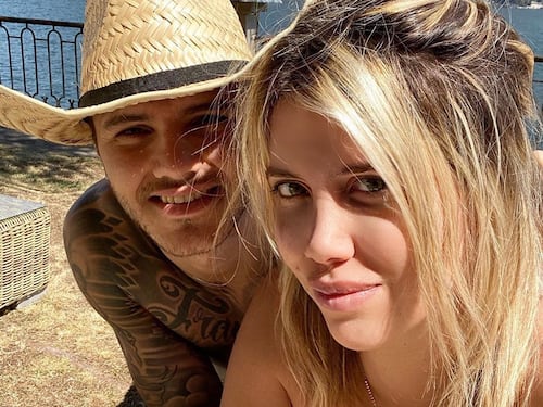 Wanda Nara mostra la sua villa e incassa le critiche. Costanzo: "Essere ricchi non è una colpa"