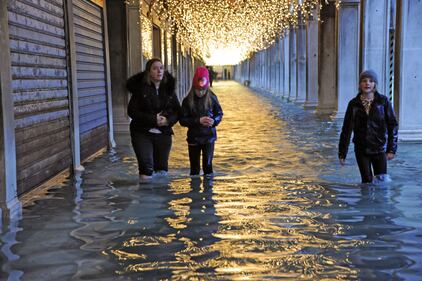 Allerta per l’acqua alta a Venezia che questa mattina ha registrato 120 cm sul livello medio del mare 5
