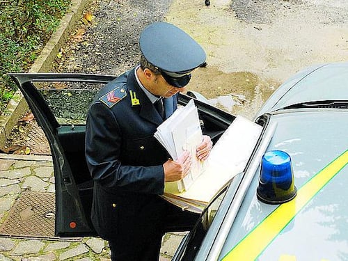 Crac da 80 milioni, stipendi d’oro ai familiari e contributi non versati: 6 arresti e sequestri in tutta Italia