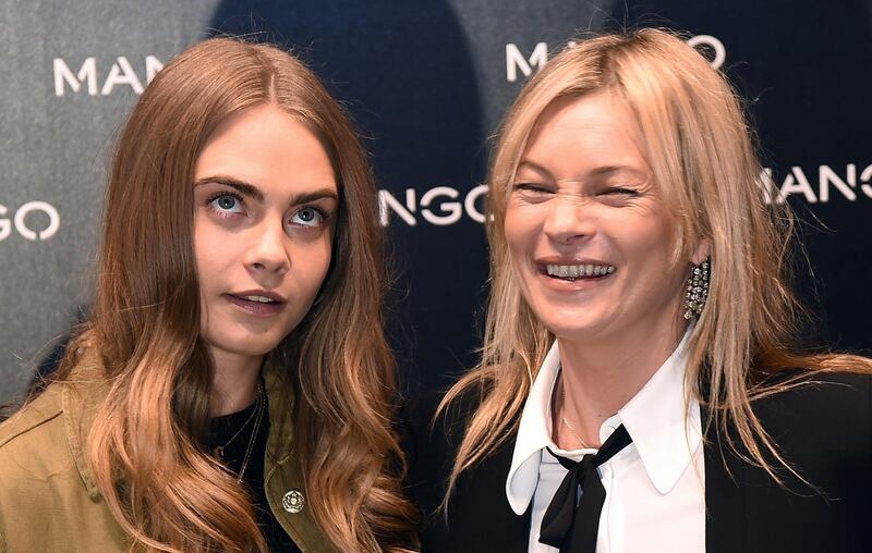 Cara Delevingne e Kate Moss a Milano, folla in delirio 15