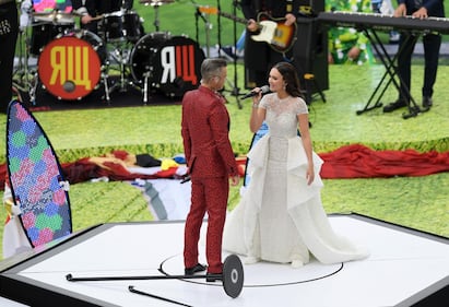Lo show di Robbie Williams e Irina Garifullina durante la cerimonia d'apertura dei Mondiali 19