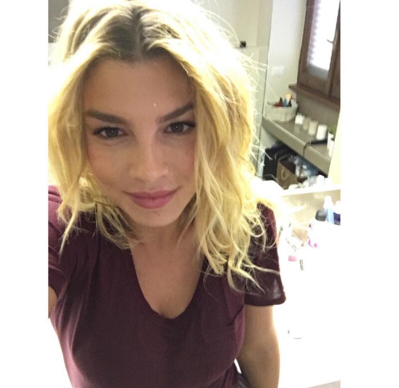 Emma Marrone, curve hot in barca 35