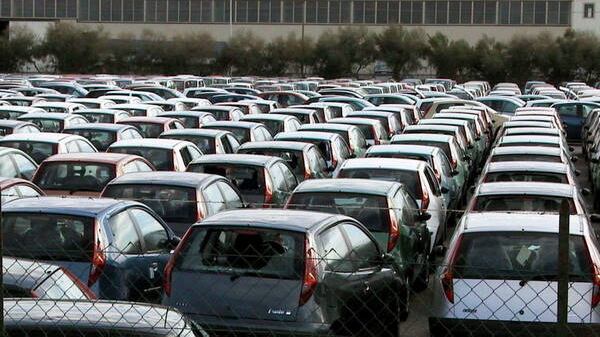 Mercato auto, l'Europa si risolleva: +8% a febbraio