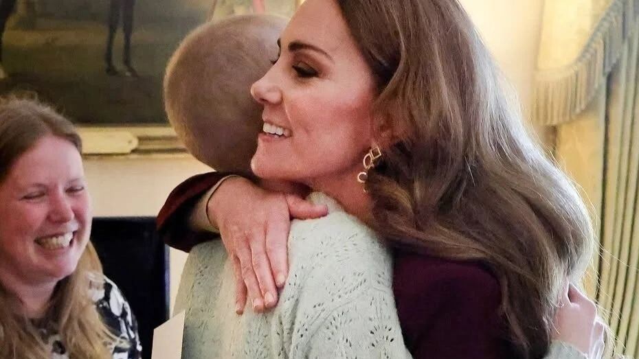 Morta Liz Hatton, la 17enne malata di cancro che ha ispirato la principessa Kate