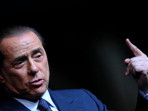Berlusconi: "Domani il Pdl voti la sfiducia"