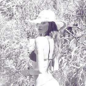 Belen Rodriguez riapre il book di foto giovanili 22