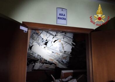 Paura a Cagliari, crollano aula magna e laboratorio di lingue 2