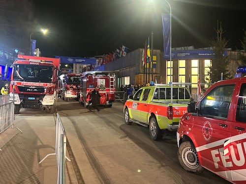 Incendio a Davos, l'evacuazione del centro congressi del World Economic Forum