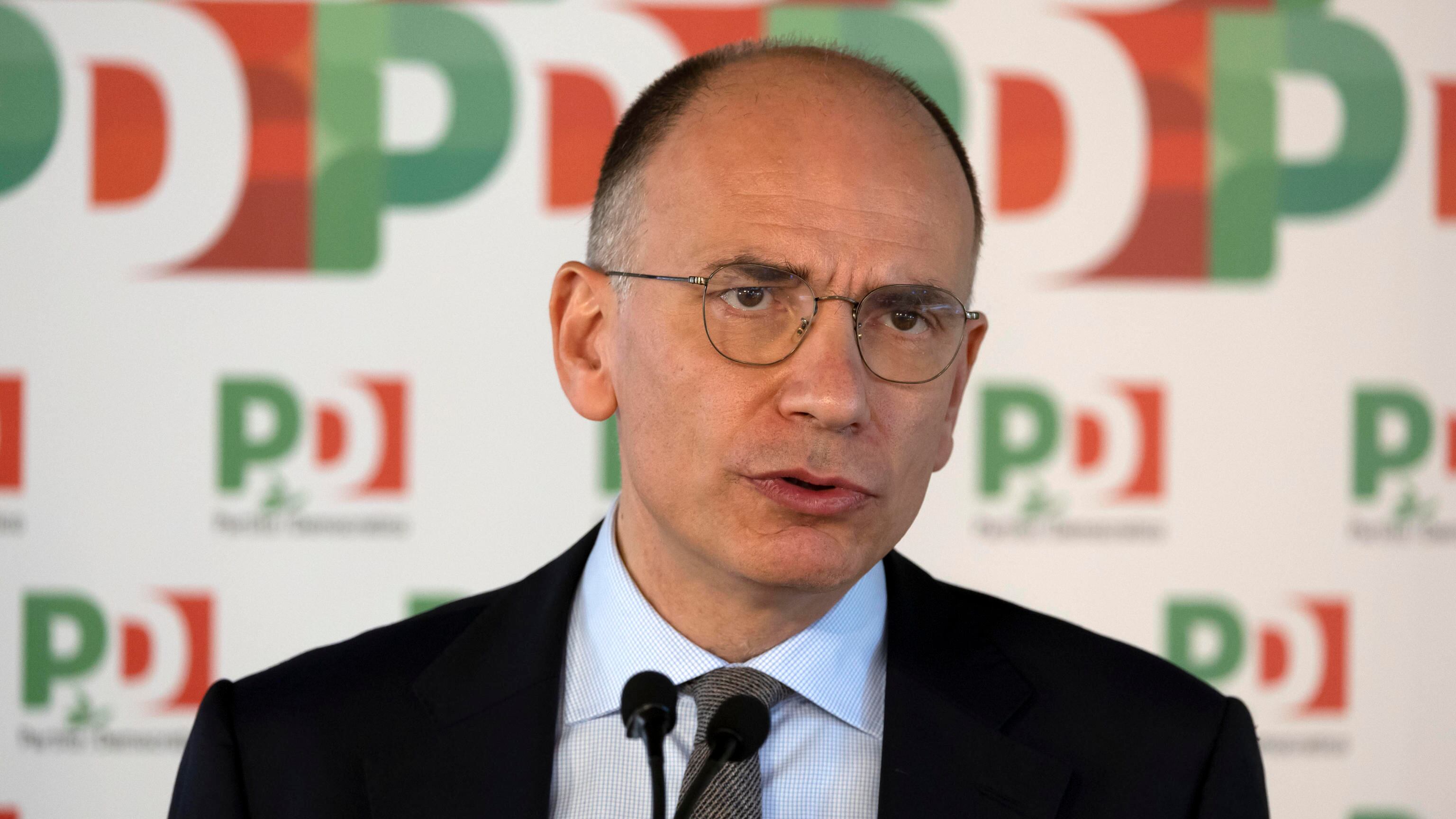Il Pd (saldamente) riparta dagli avverbi
