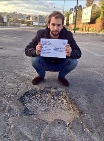 "Fuossbook", a Napoli la denuncia alle voragini nelle strade  2