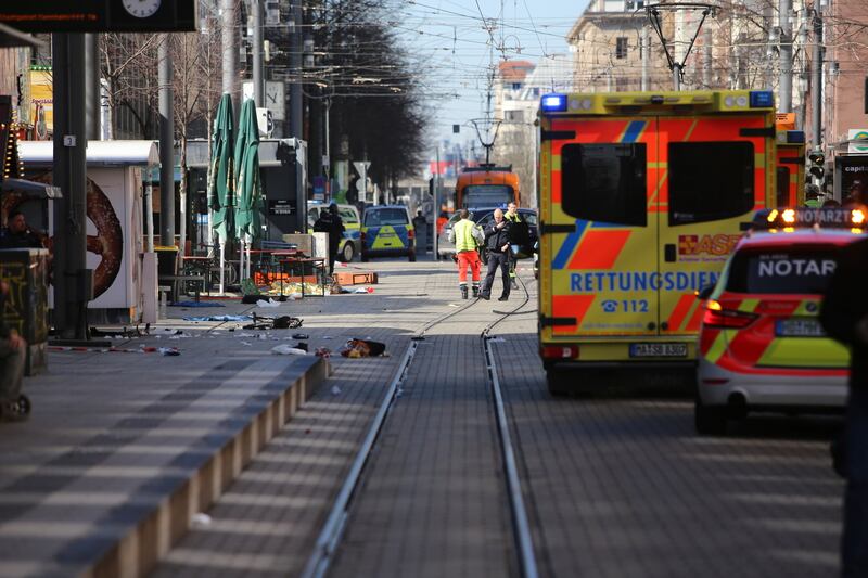Auto sulla folla a Mennheim: le foto della tragedia 1