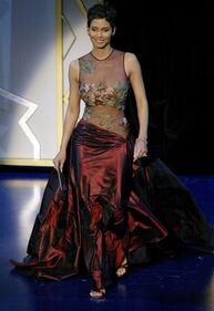 Halle Berry, sexy e talentuosa 24