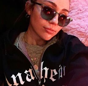 Miley Cyrus e Liam Hemsworth, le foto della coppia  2