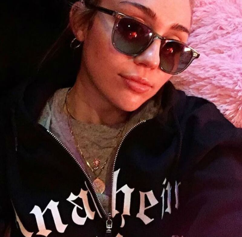 Miley Cyrus e Liam Hemsworth, le foto della coppia  2