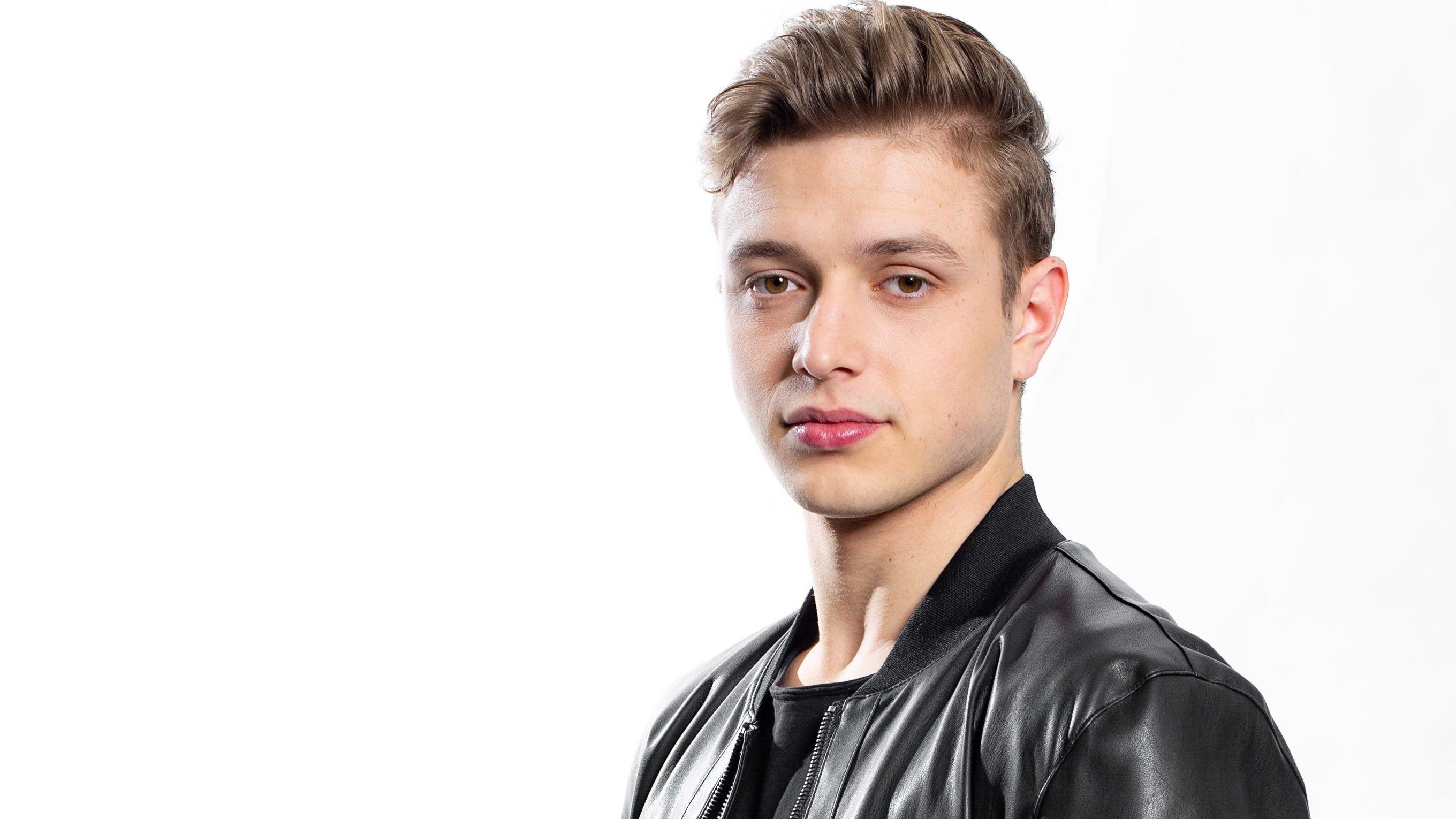 Jacopo dopo Amici 19: "Mi manca Maria De Filippi e riabbracciarla"