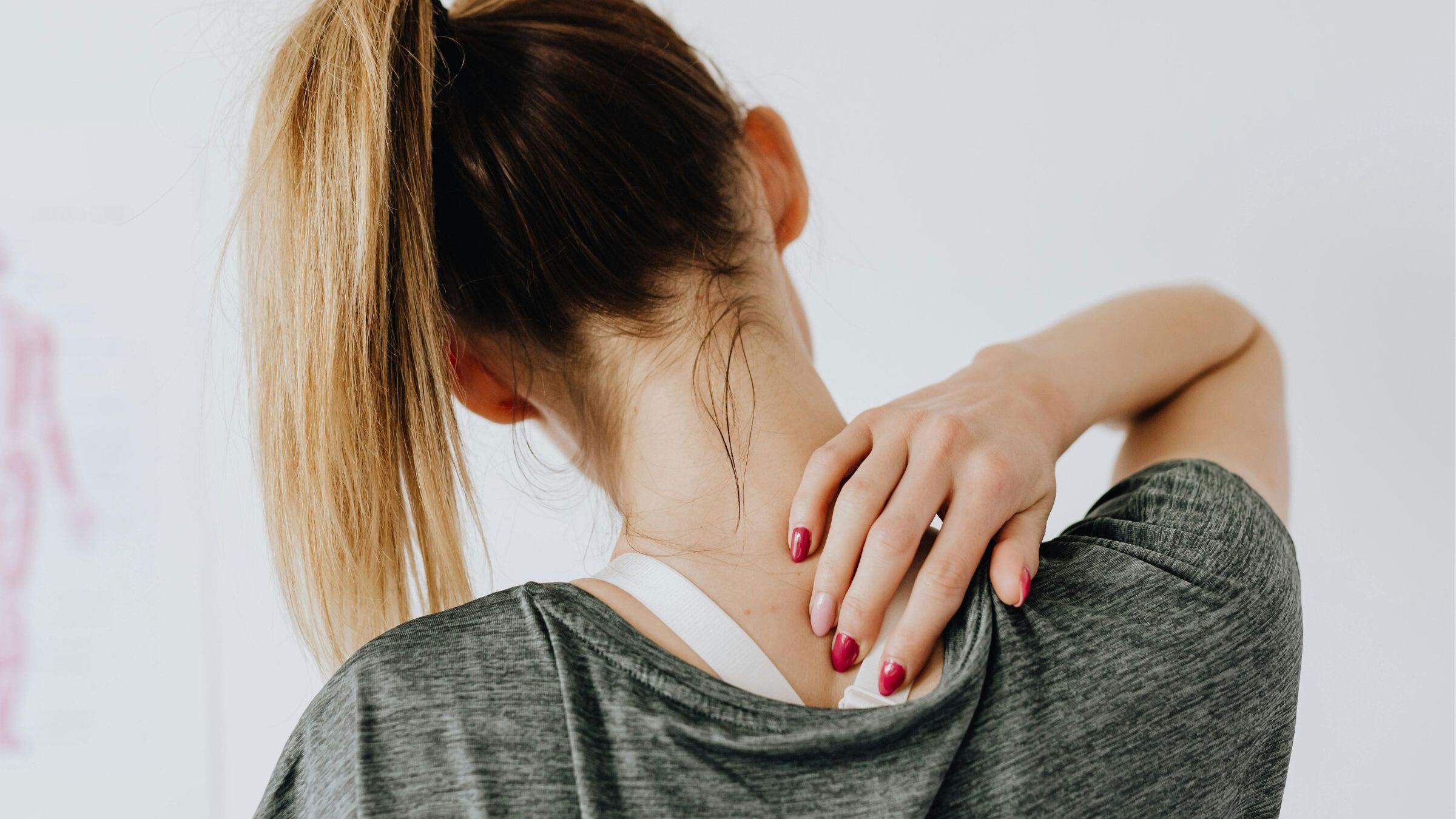Cervicale, tutti i sintomi e come curarla efficacemente