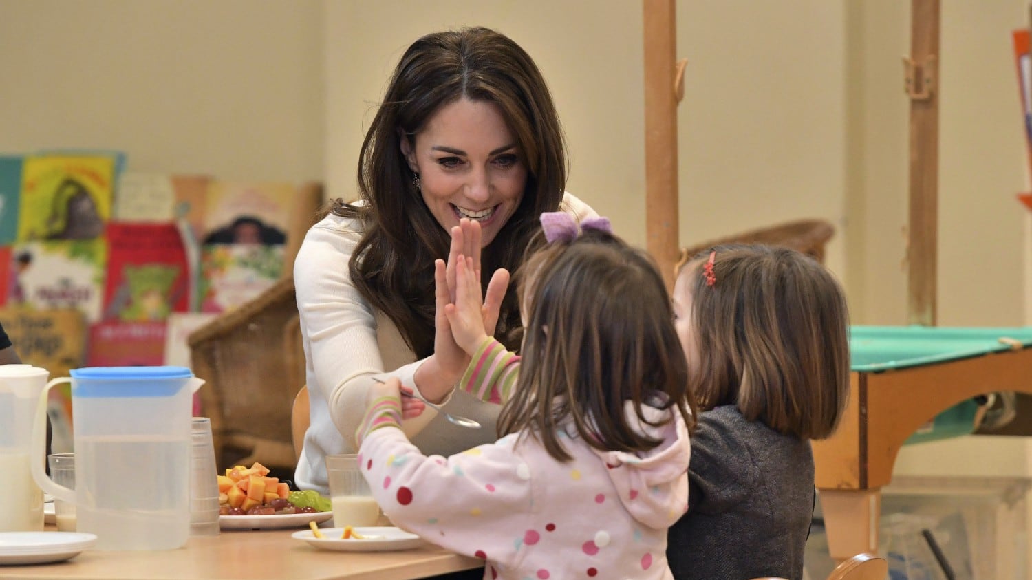 Kate nella bufera: chiude il suo primo patronage per bambini. I sudditi: "Sei una madre, vergognati"