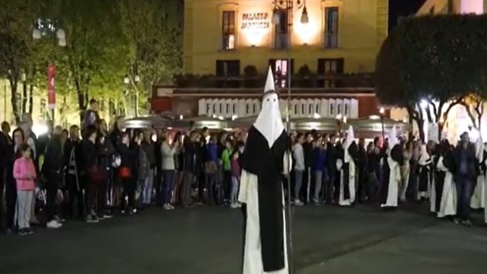 A Sorrento ritornano gli incappucciati, ma dovranno indossare la mascherina