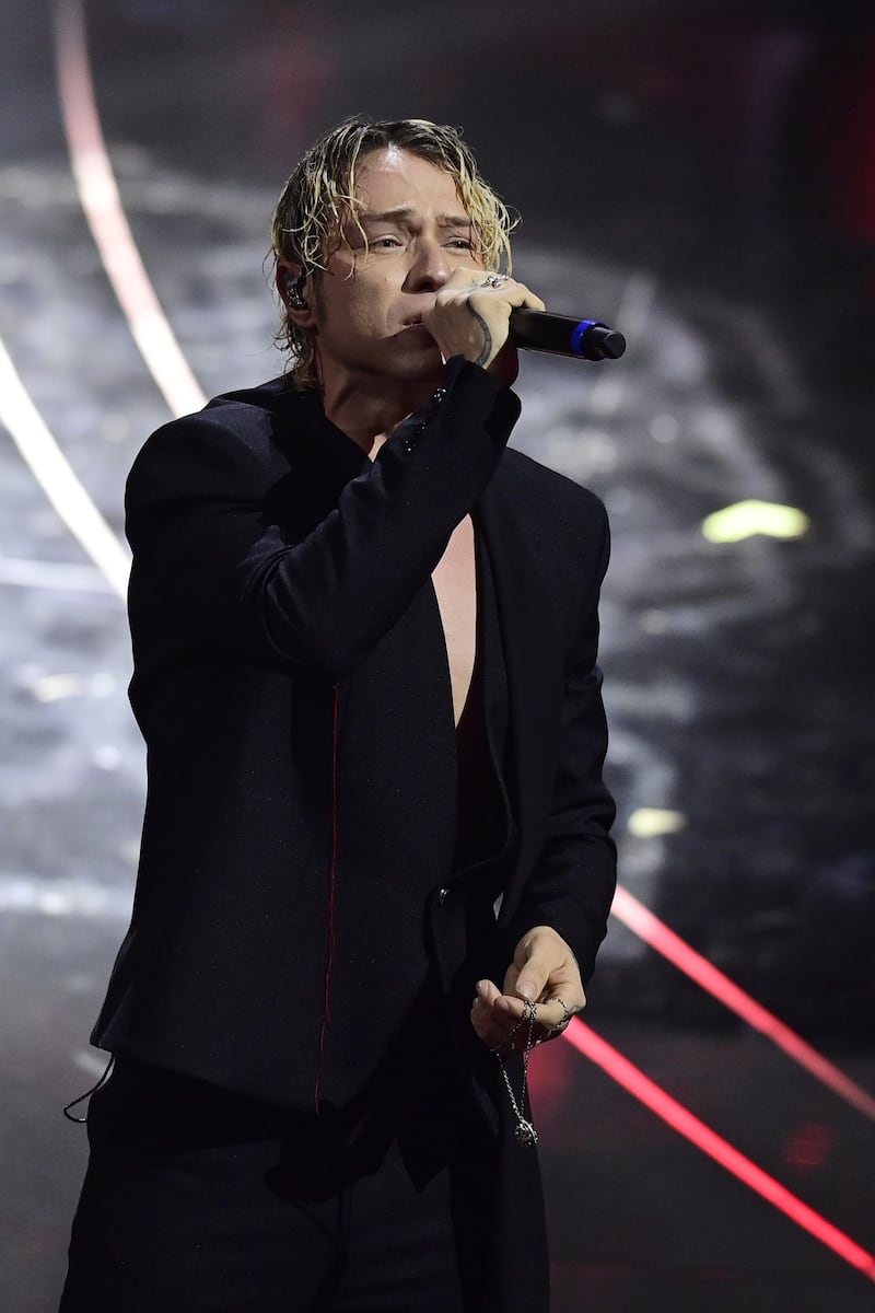 Sanremo 2024: ecco il look della finalissima del Festival di Irama 5